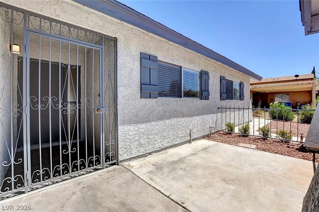 1829 Runningbear Dr in Las Vegas, NV - Building Photo - Building Photo