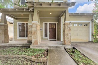 2012 Wayward Sun Dr in Austin, TX - Building Photo - Building Photo