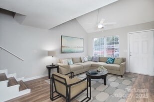 315 Crown Point Dr in Salisbury, NC - Building Photo