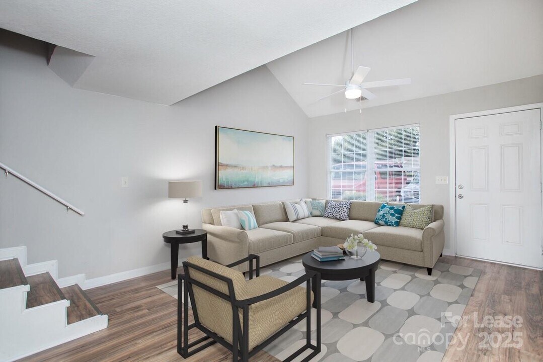 315 Crown Point Dr in Salisbury, NC - Foto de edificio