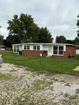 105 E Glendale St in Manito, IL - Building Photo