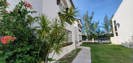 1180 NW 125th Path, Unit 1180 in Miami, FL - Foto de edificio - Building Photo