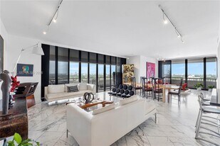 2 Grove Isle Dr in Miami, FL - Building Photo