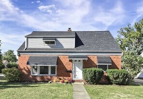 640 E 261st St in Euclid, OH - Building Photo