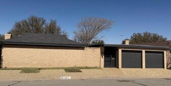 1402 W Pecan Ave in Midland, TX - Building Photo