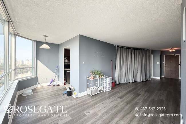 550 Webb Dr in Mississauga, ON - Building Photo - Building Photo
