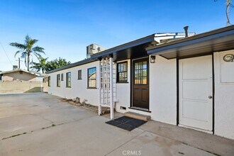 7726 Blanchard Ave in Fontana, CA - Foto de edificio - Building Photo