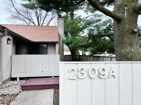 2309 Melrose Dr in Champaign, IL - Building Photo