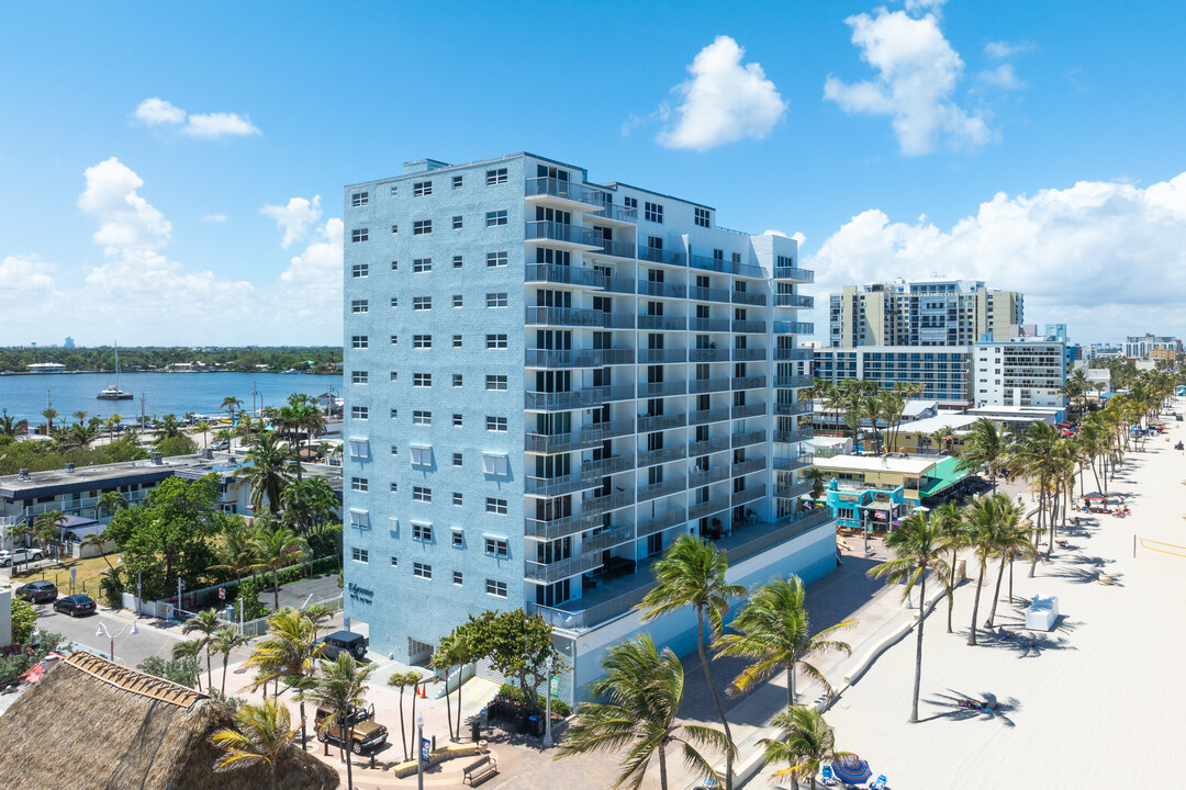 Edgewater Beach Towers in Hollywood, FL - Foto de edificio