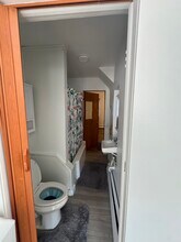 4052 Penn Ave, Unit Apartment 2 in Pittsburgh, PA - Foto de edificio - Building Photo