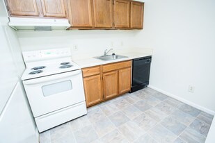 Independence Square in Portsmouth, VA - Building Photo