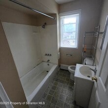 1005 S Main St in Taylor, PA - Building Photo - Building Photo