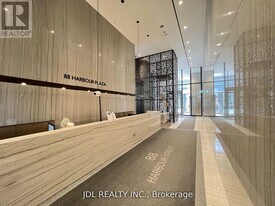 88 Harbour St in Toronto, ON - Building Photo