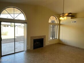 6502 W Paradise Ln in Glendale, AZ - Foto de edificio - Building Photo