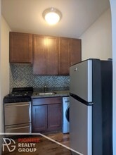 506 W Arlington Pl, Unit 2 in Chicago, IL - Foto de edificio - Building Photo