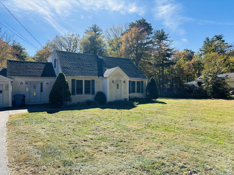 87 Scoville Rd in Avon, CT - Building Photo