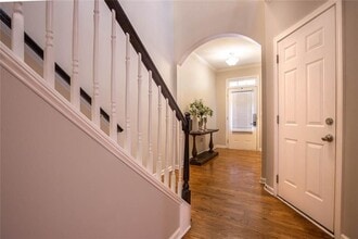 2396 Meadow Falls Ln in Duluth, GA - Foto de edificio - Building Photo