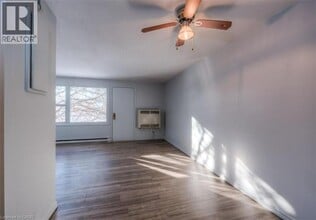 1200 Courtland Ave E in Kitchener, ON - Building Photo - Building Photo