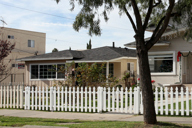 583-585 Walnut Ave in Long Beach, CA - Building Photo - Building Photo