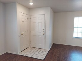 904 McDaniel Cir in Killeen, TX - Building Photo - Building Photo