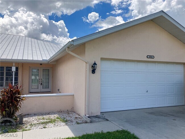 3816 SE 12th Ave in Cape Coral, FL - Building Photo - Building Photo