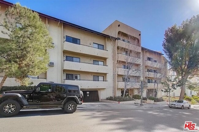 property at 10982 Roebling Ave