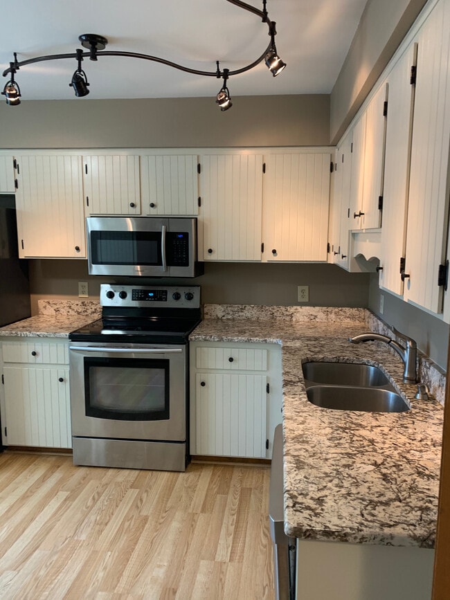 Room in House on Sawmill Rd in Raleigh, NC - Building Photo - Building Photo