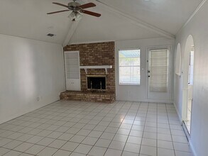 1709 Vicksburg Dr, Unit J-204 in Bedford, TX - Building Photo - Building Photo