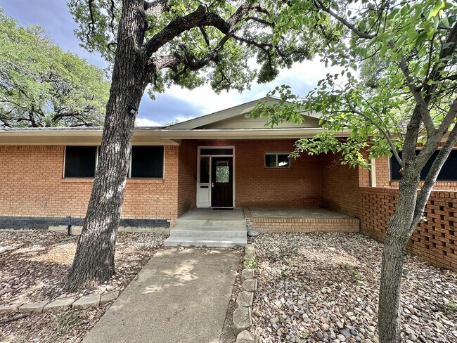 1926 Laurelwood Dr in Denton, TX - Building Photo - Building Photo
