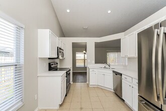 116 Island Water Way in Apollo Beach, FL - Building Photo - Building Photo