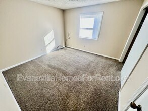 10455 Old Hwy 62 E in Mount Vernon, IN - Building Photo - Building Photo