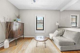 1009 Kenilworth Ave in Cleveland, OH - Building Photo - Building Photo