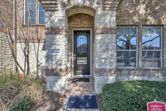 9222 Sunlight Oak Ln in Houston, TX - Foto de edificio - Building Photo