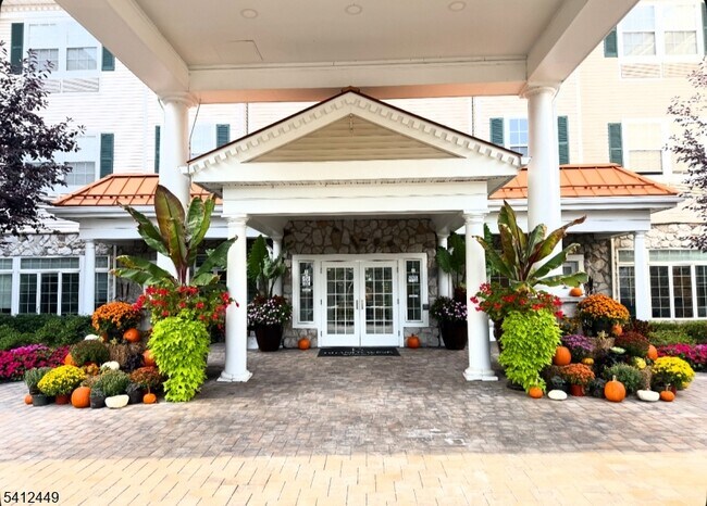 41 Springfield Ave in Summit, NJ - Foto de edificio - Building Photo