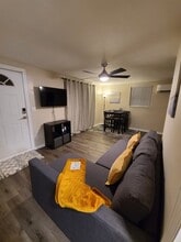 238 E 7th St, Unit 2 in Jacksonville, FL - Foto de edificio - Building Photo