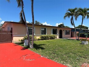 3100 SW 103rd Ct in Miami, FL - Building Photo - Building Photo