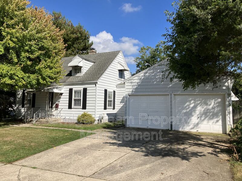 1944 Malcom Dr in Dayton, OH - Building Photo