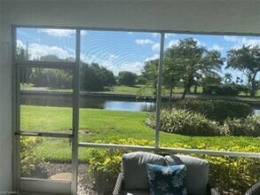 600 Valley Stream Dr-Unit -F4 in Naples, FL - Building Photo - Building Photo