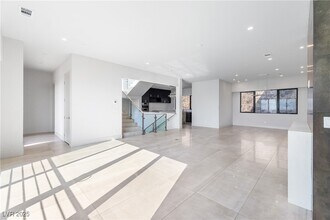 386 Tranquil Peak Ct in Henderson, NV - Building Photo - Building Photo