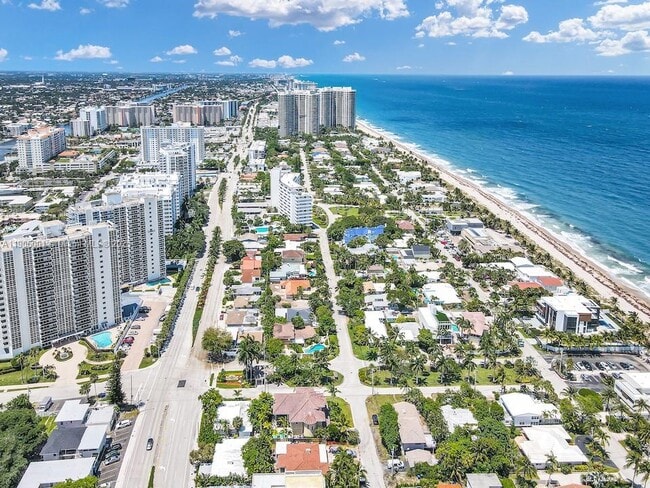 2715 N Ocean Blvd in Fort Lauderdale, FL - Foto de edificio - Building Photo