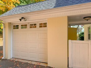 14 Long Lots Rd in Westport, CT - Building Photo - Building Photo
