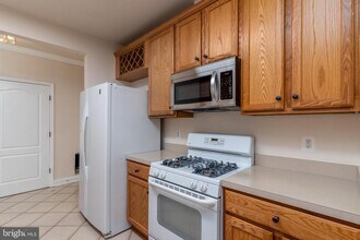 5900 Whaleboat Dr in Columbia, MD - Building Photo - Building Photo