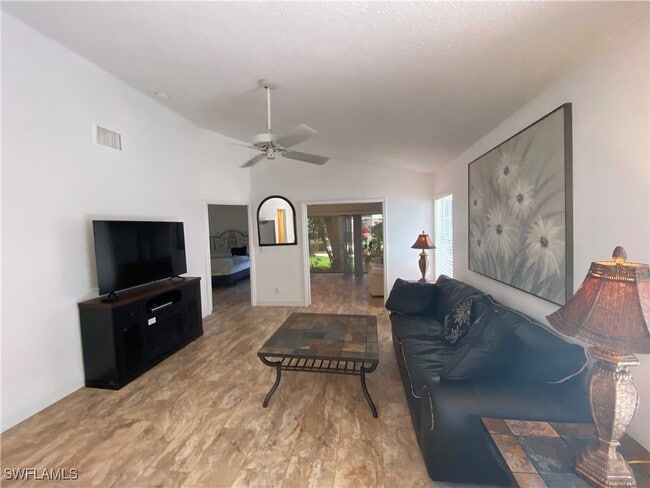 14805 Crooked Pond Ct in Ft. Myers, FL - Building Photo - Building Photo