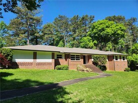 2324 Clairmont Rd in Atlanta, GA - Building Photo
