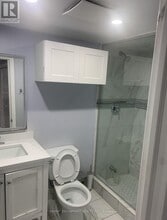 560 Stonehenge Dr in Hamilton, ON - Building Photo - Building Photo