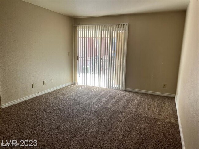 5295 Indian River Dr in Las Vegas, NV - Building Photo - Building Photo