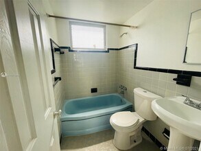 1045 NE 80th St-Unit -5 in Miami, FL - Building Photo - Building Photo