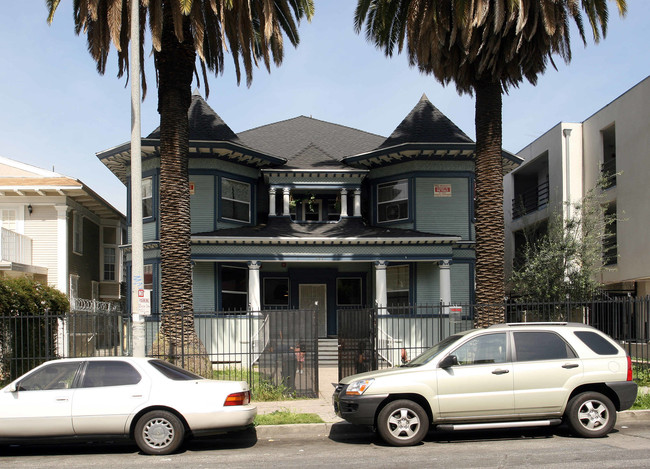 743 S Burlington Ave in Los Angeles, CA - Building Photo - Building Photo