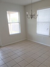 406 Creston St in Hutto, TX - Foto de edificio - Building Photo