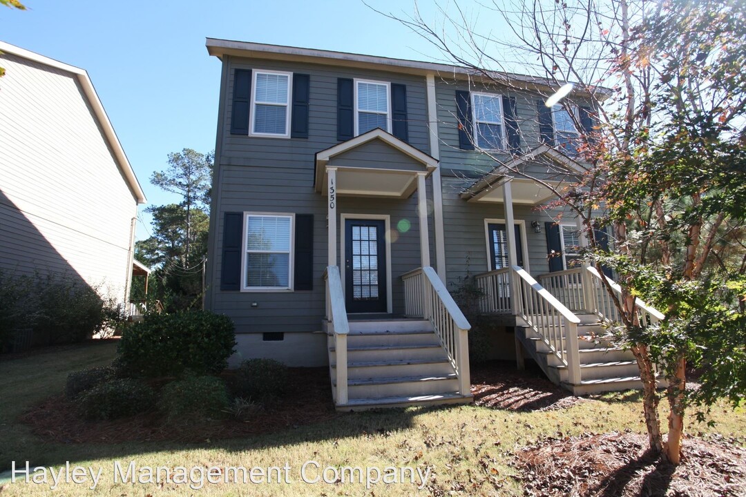 1350 Gatewood Dr in Auburn, AL - Foto de edificio